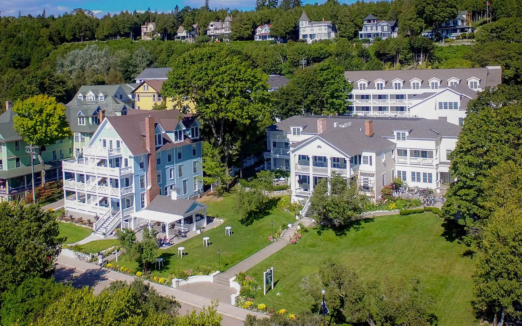 An aerial view of the Harborview Hotel with front lawn.